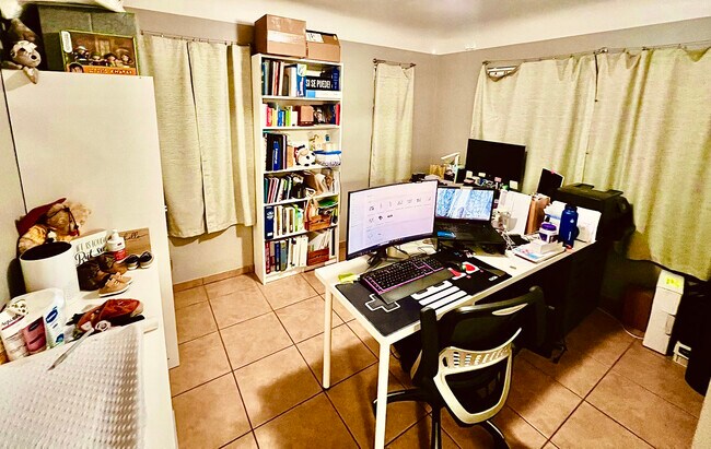 Building Photo - 2565 Kansas Ave