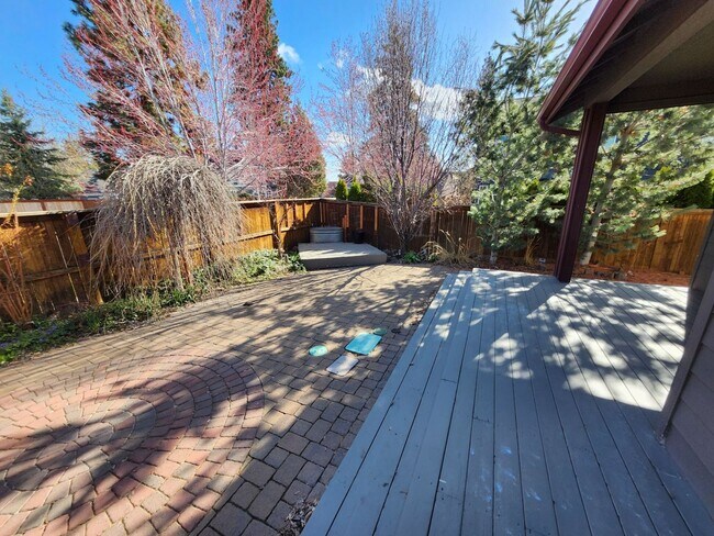 Building Photo - Modern Craftsman 4 Bedroom Home!