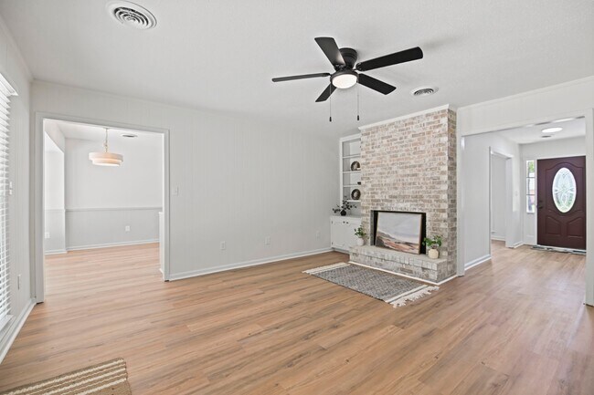 Building Photo - 2117 Semmes Dr