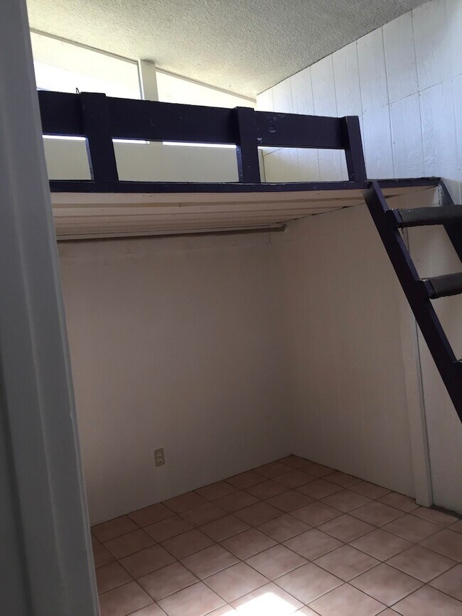 Building Photo - 6835 Trigo Rd