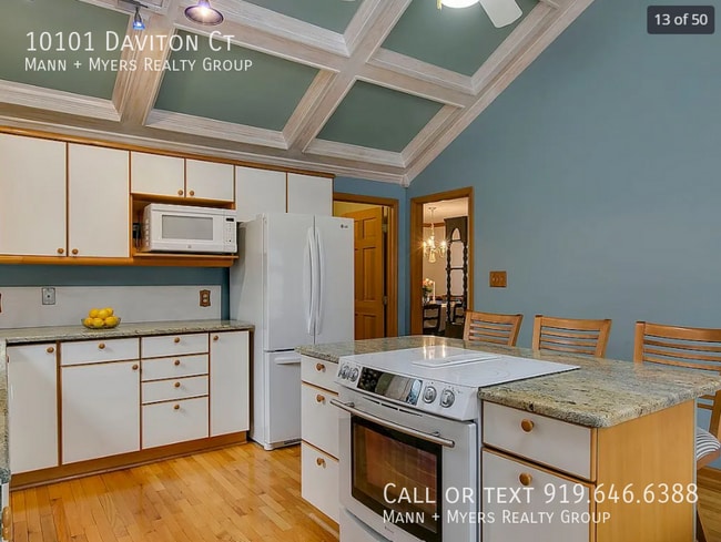 Building Photo - 10101 Daviton Ct