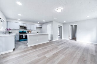 Building Photo - 3430 W Creek Club Dr