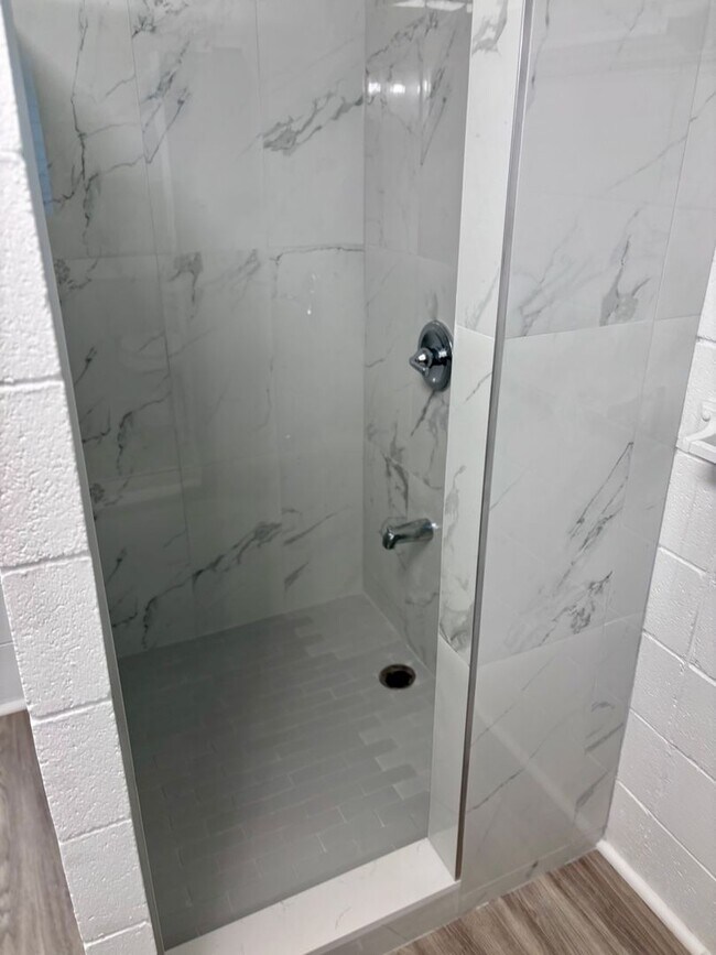 Building Photo - OAHU9364