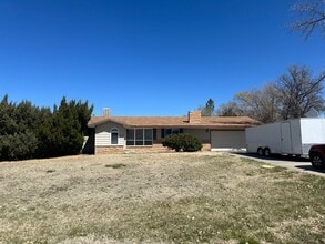 Building Photo - Large Home on NorthSide Grand Junction!!!!