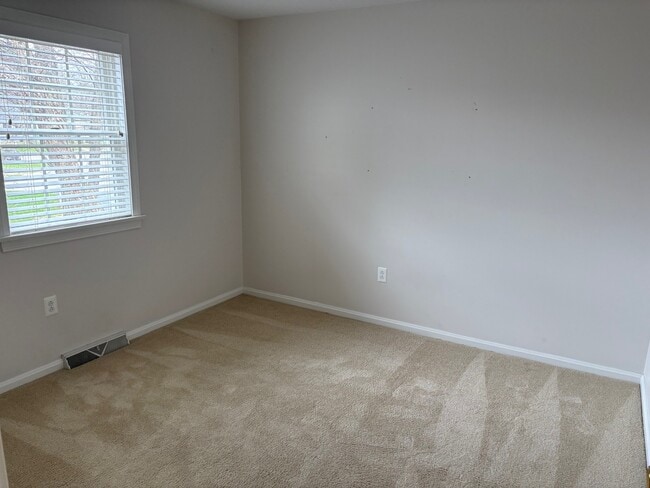 Building Photo - 1351 Top Rd