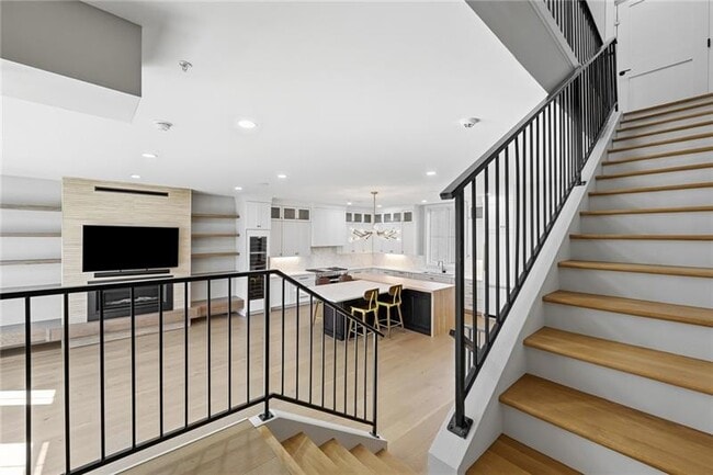 Building Photo - 5133 Fifth Ave