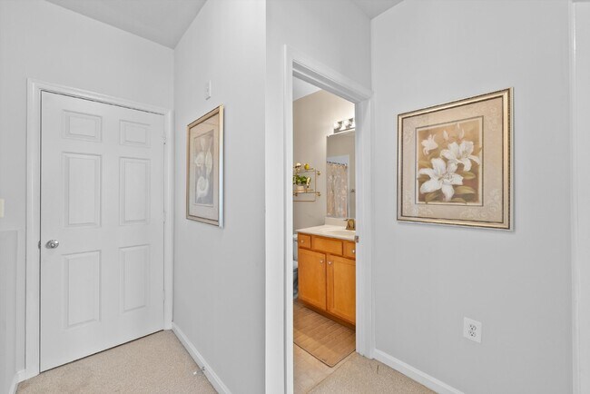 Building Photo - Luxurious Condo Living in Gated Stonegate ...