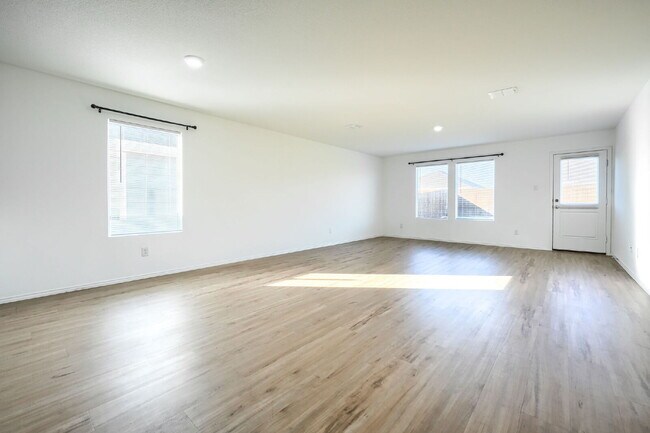 Building Photo - Well-Maintained Home in Princeton – Comfortable Living in a Growing Area