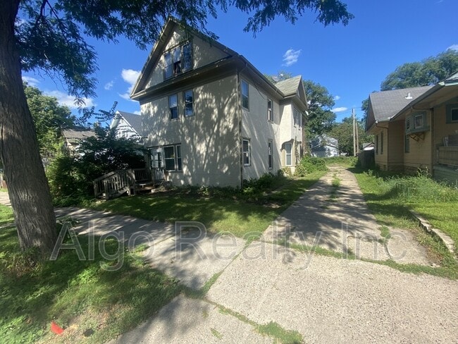 Building Photo - 3113 3rd Ave S