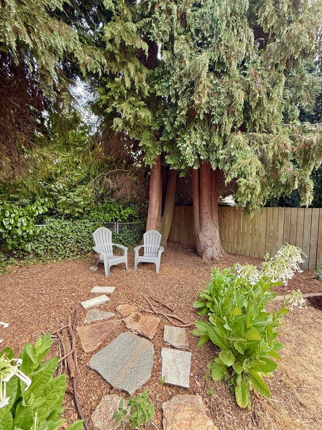 Building Photo - 3 BR West Seattle Home – Cozy and Convenie...