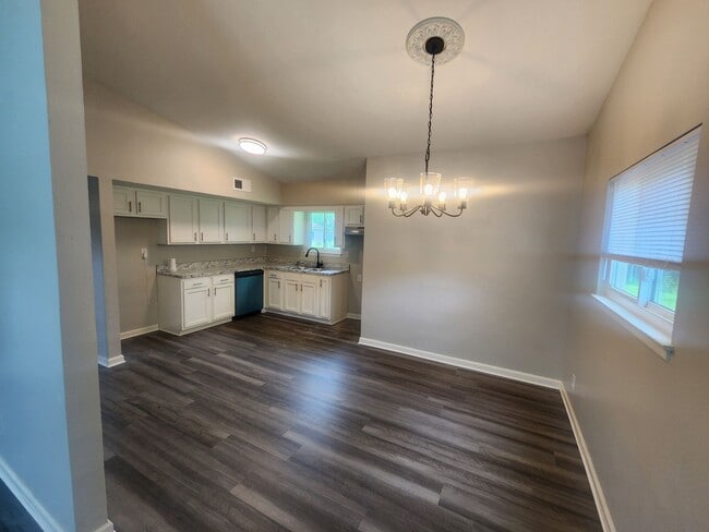 Building Photo - Renovated 3 bedroom 1.5 bath home in Valle...