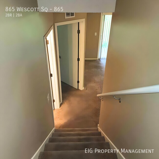 Building Photo - 865 Wescott Square