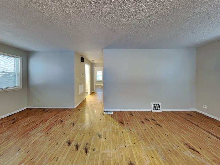 Building Photo - 1856 Clear Ave E