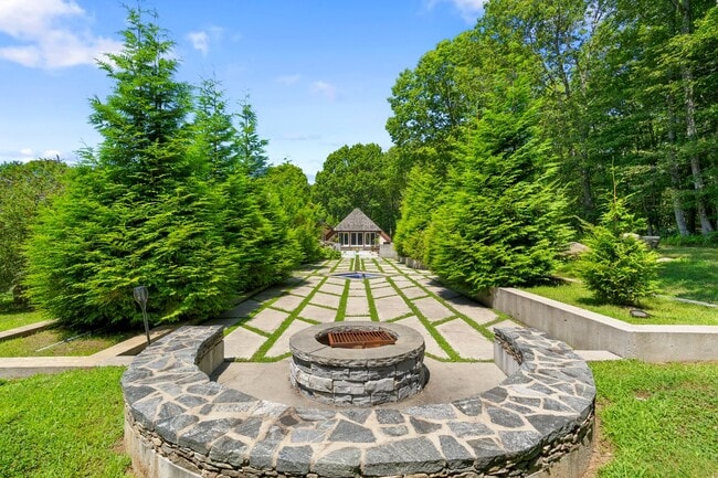 Building Photo - Private Architectural Estate Minutes from Westerly Beaches