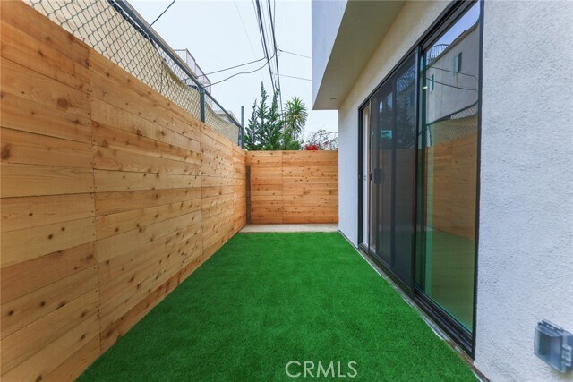 Building Photo - 1527 S Carmelina Ave
