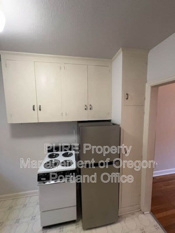 Building Photo - 715 NE 20th Ave