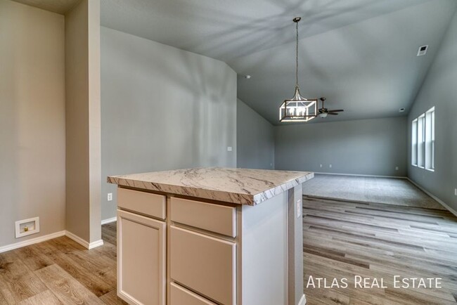 Building Photo - Open Floor Plan | New 4bd, 2bth Home