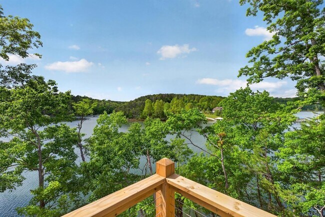 Building Photo - 308 Acres Ct