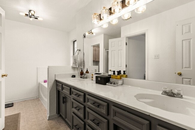 Building Photo - 4129 Fawn Dr