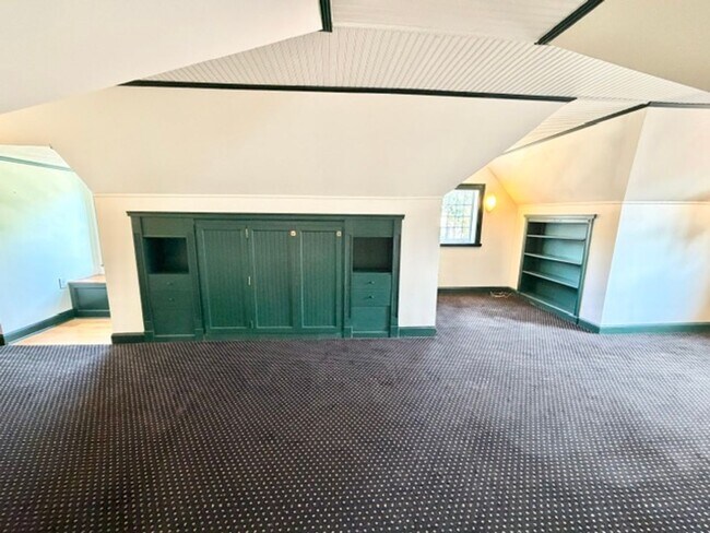 Building Photo - 2414 Brighton Dr