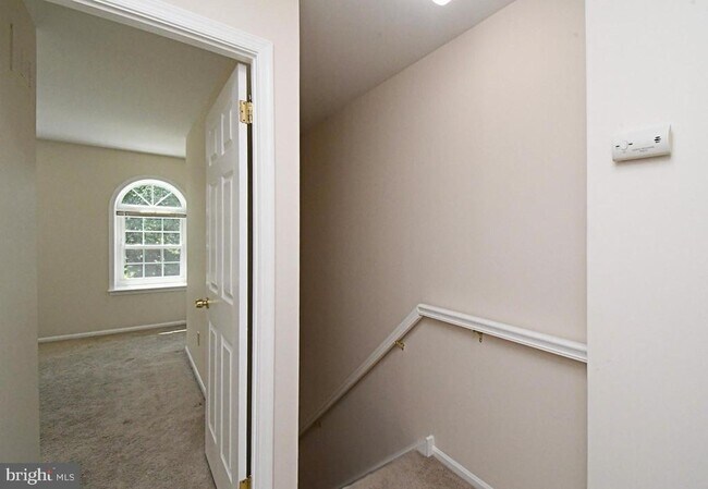 Building Photo - 2489 Hillendale Dr