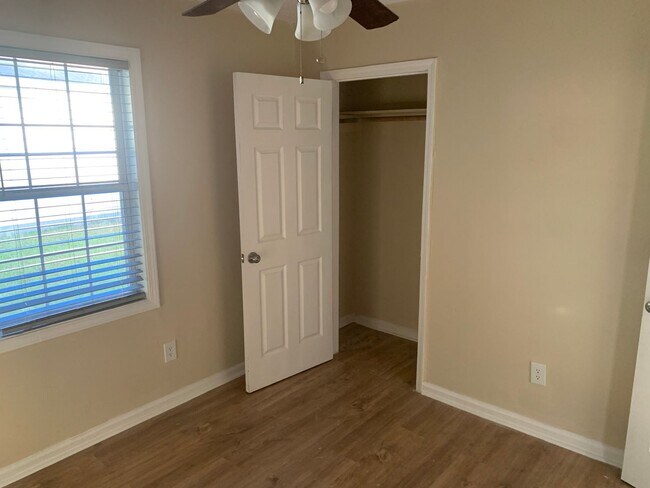 Building Photo - Royal Street