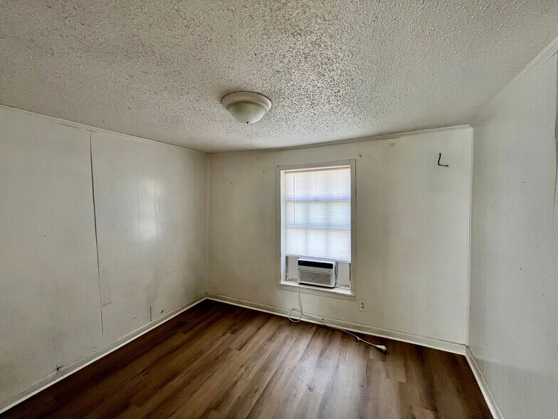 Building Photo - 1212 E Highland Ave