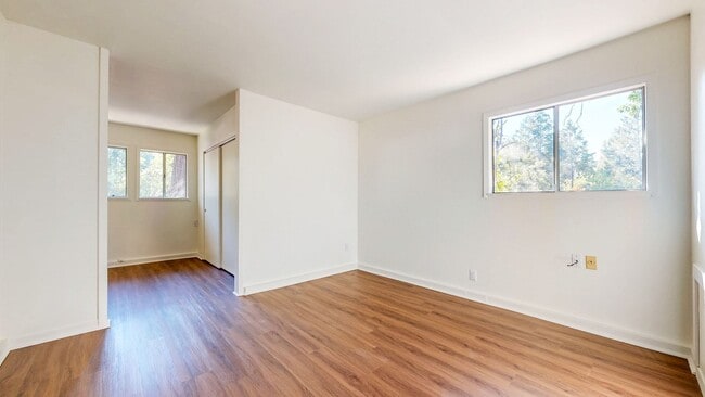 Building Photo - Cozy and Spacious 1 Bedroom 1 Bathroom Single Family Home! Landscaping and Garbage Included!