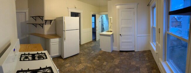 Kitchen - 267 Cartier St