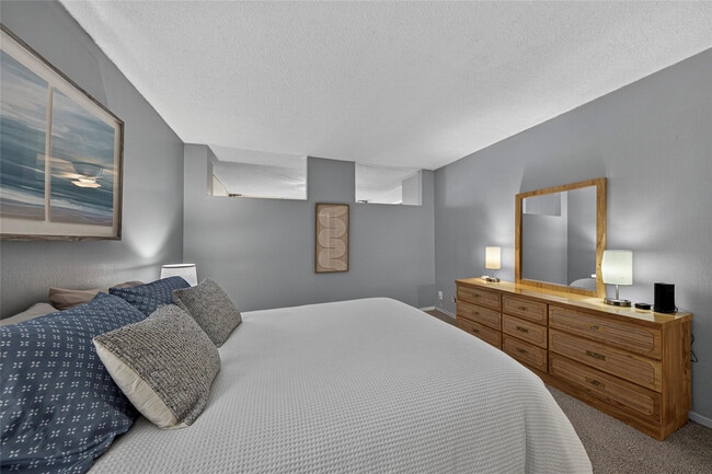 Building Photo - 209 N Fort Lauderdale Beach Blvd