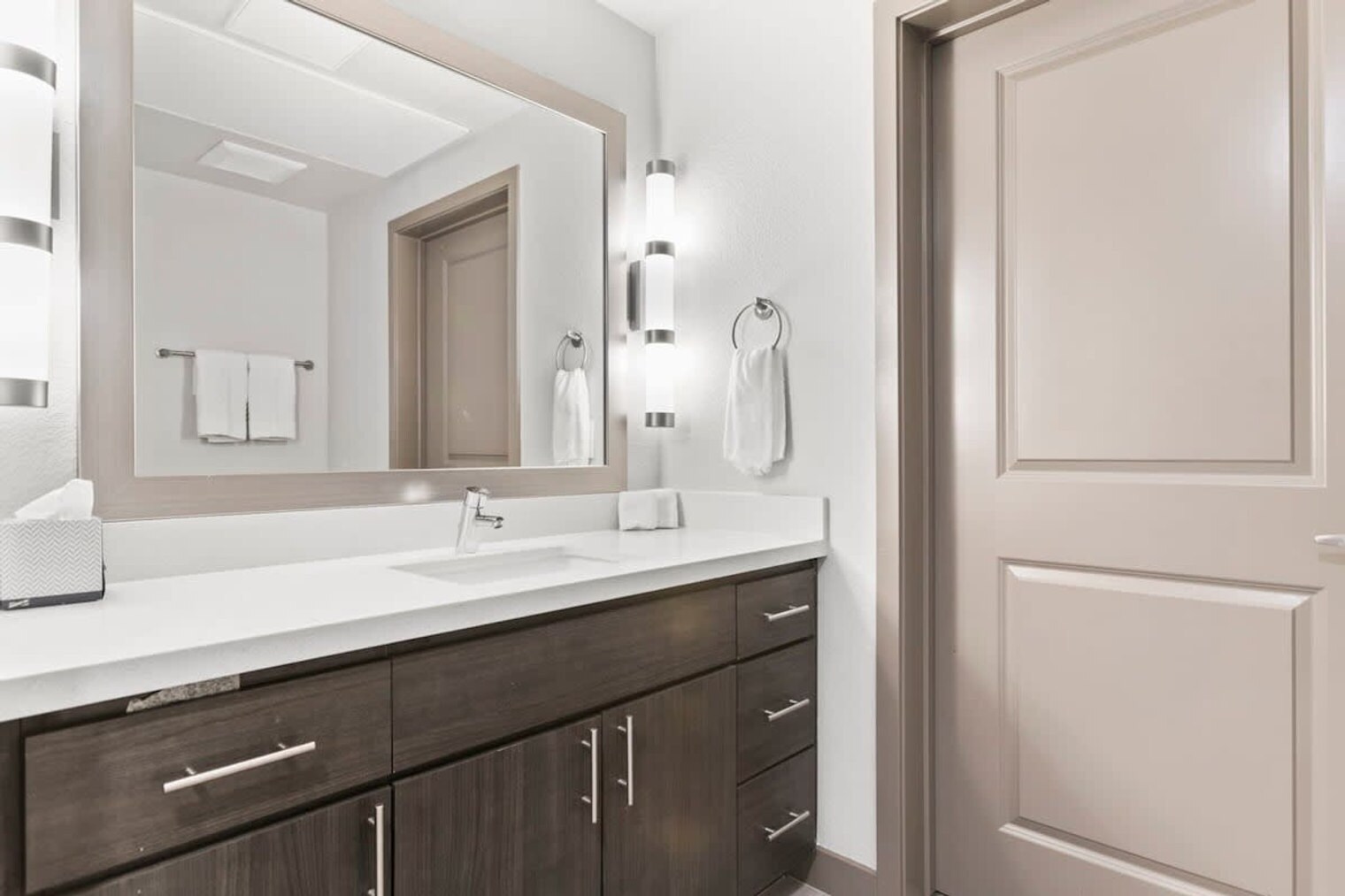 Building Photo - 400 N 2nd Ave