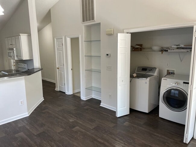 Building Photo - Cozy Two Bedroom Condo Close to Ft. Jackson!
