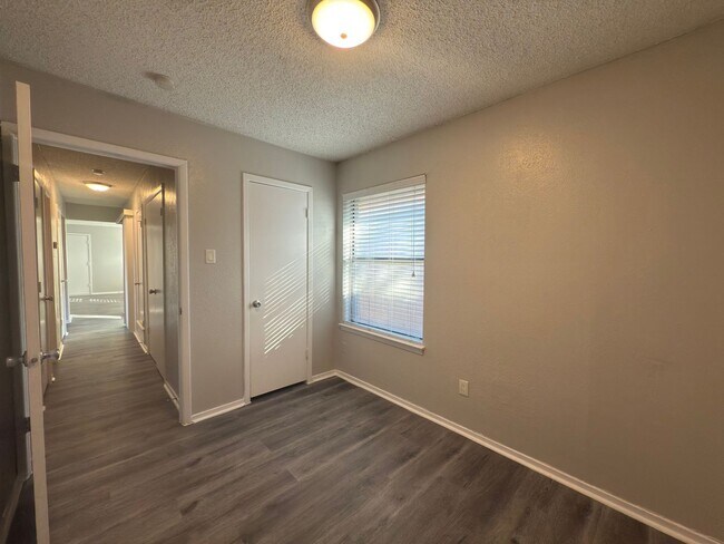 Building Photo - 8910-8910 Greenmound Ave