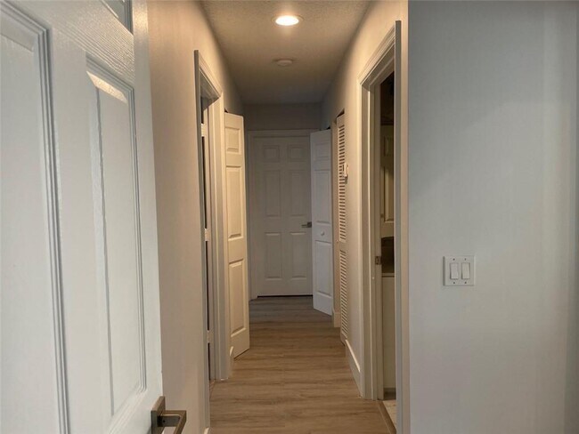 Building Photo - 4293 Laurel Ridge Cir