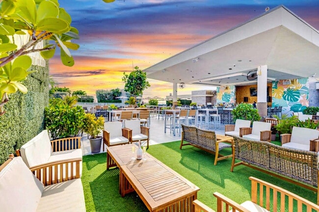 Building Photo - 777 N Ocean Dr