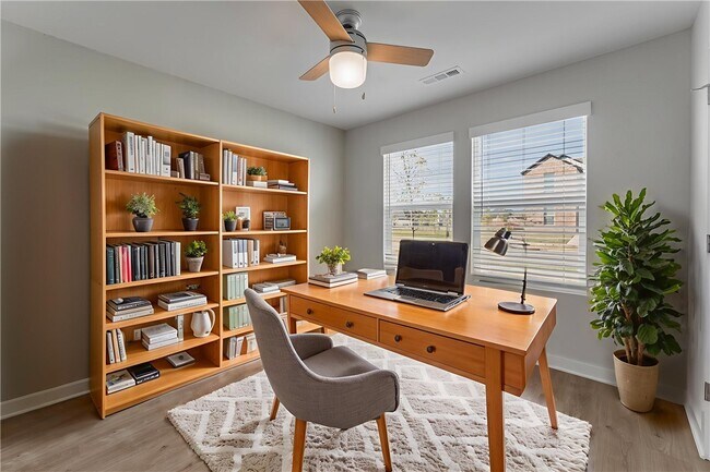 Building Photo - 4695 W Aurora St