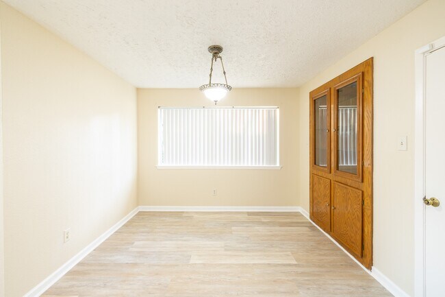 Building Photo - 2799 Wood Hollow Dr