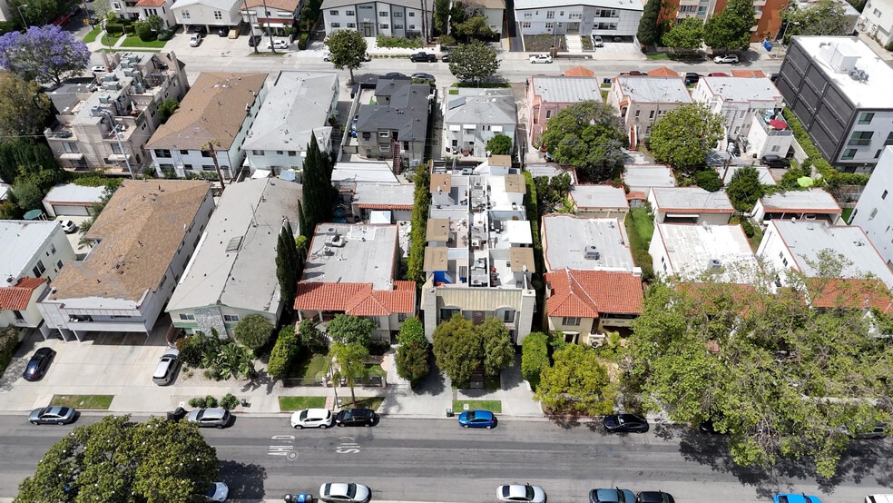 Building Photo - 839 S Holt Ave