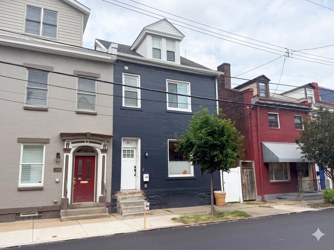 Building Photo - Modern Rental - South Side