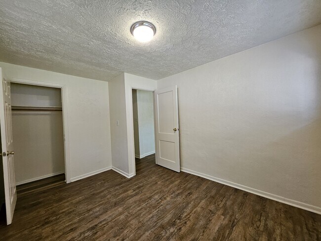 Building Photo - 4023 N Elizabeth St