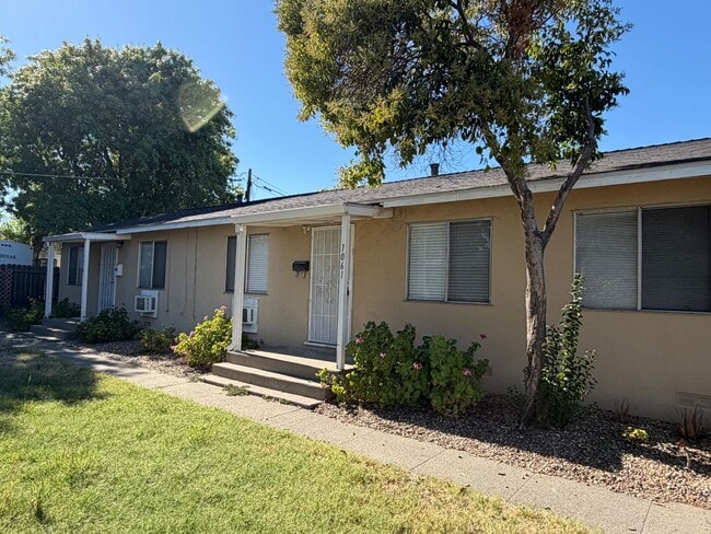 Building Photo - 1061 E Monte Vista Ave