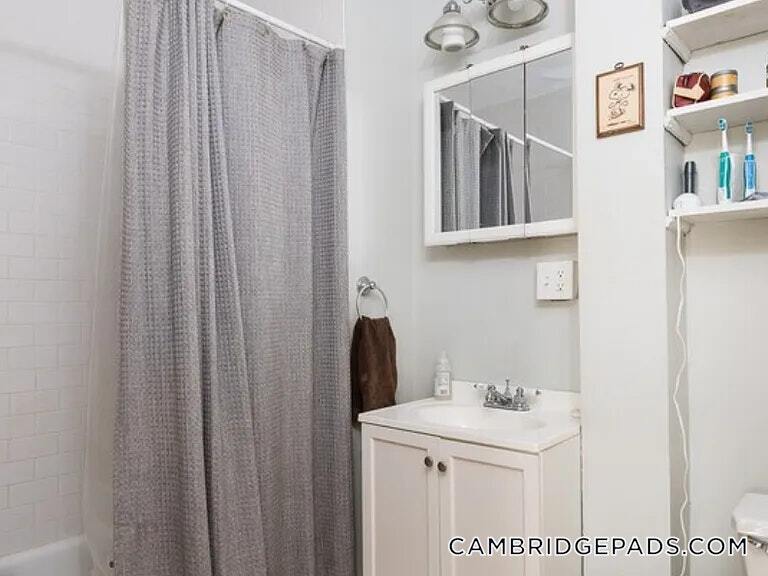 Building Photo - 2 Hampshire Ct