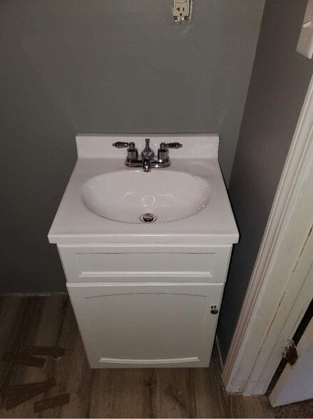 Bathroom - 567 Walnut St
