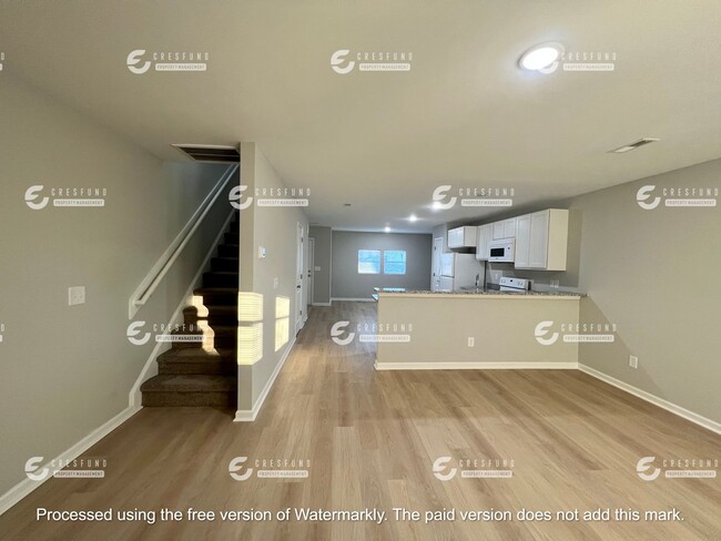 Building Photo - Spectacular   2B/2.5B Townhome