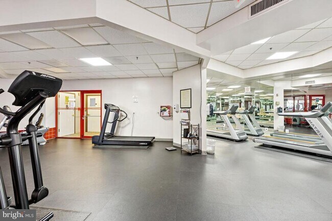 Building Photo - 2151 Jamieson Ave