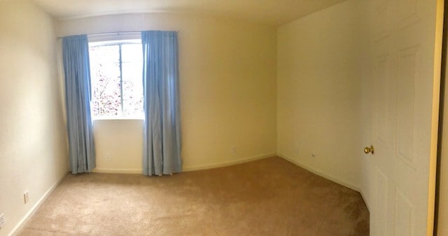 Building Photo - Clean 4 Bedroom, 2.5 Bath Home with 3 Car ...
