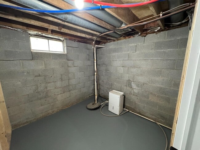 Building Photo - 8106 Warner Rd