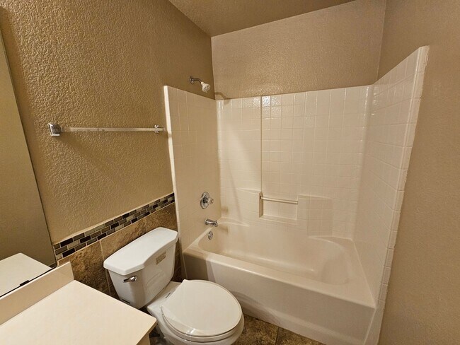 Building Photo - Spacious & Inviting 6-Bedroom Cedar Hill Home – Perfect for Your Next Move