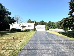 Building Photo - 117 Randall St