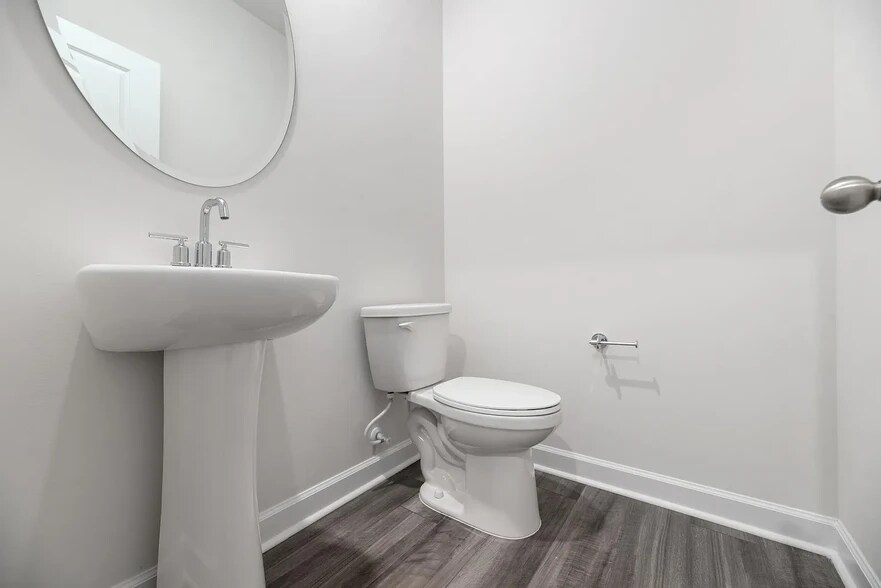 Half-Bathroom (25.67 sq ft) - Bathroom 2 - 912 Rachel Anne Dr
